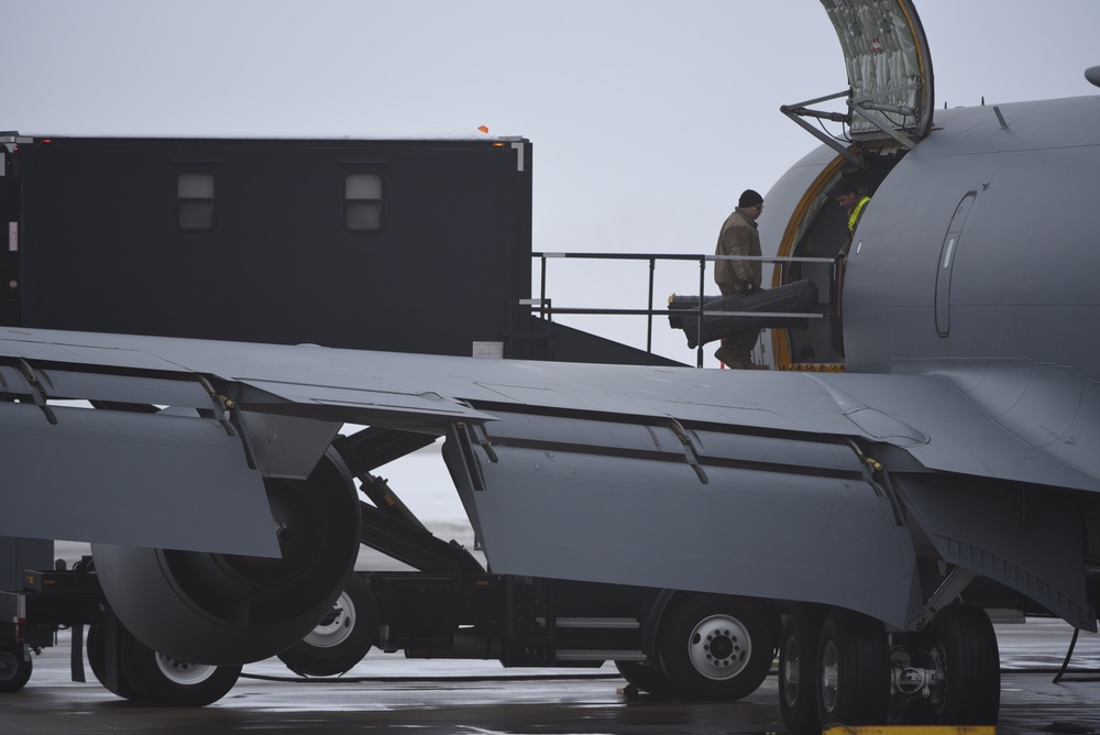 KC-135 loading