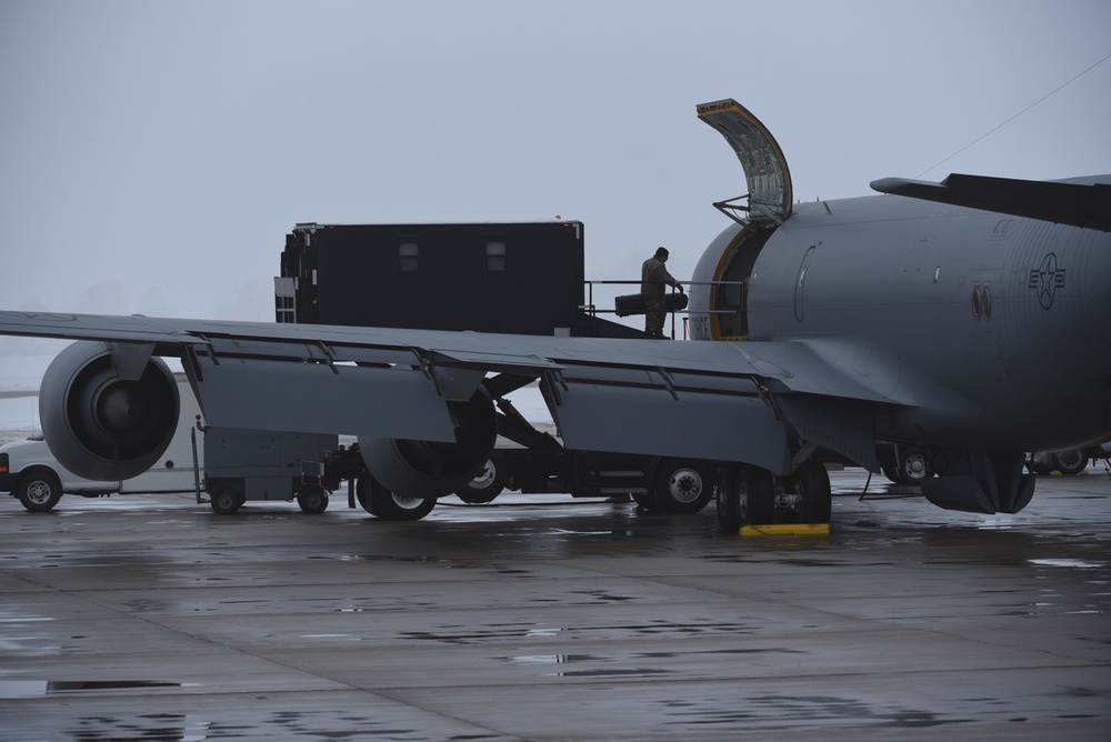 KC-135 cargo loading