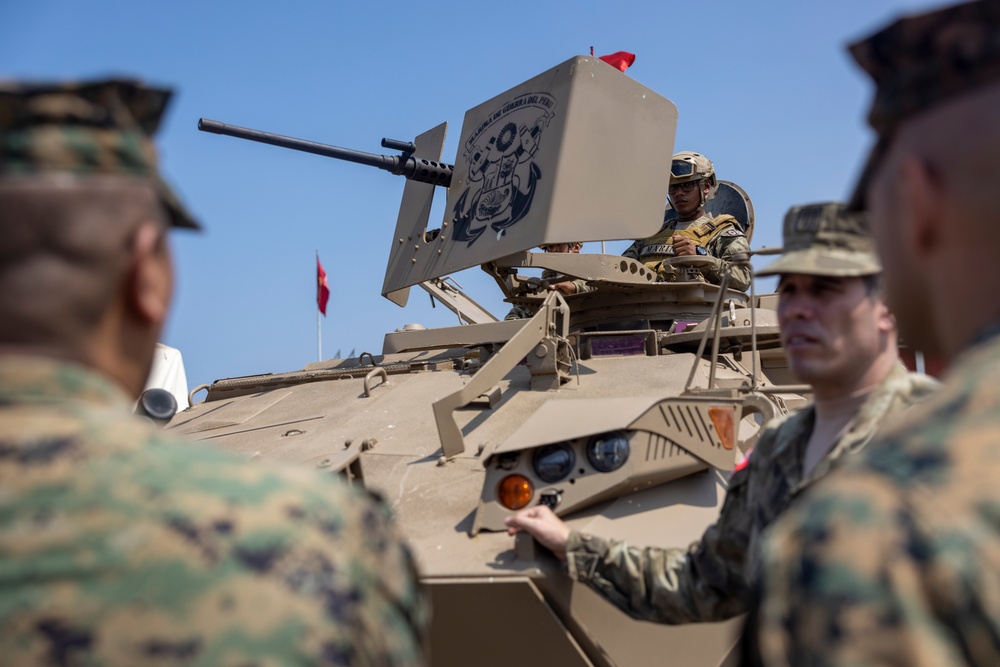 U.S. Marine Corps Forces, South, attends Infantería de Marina del Perú static display