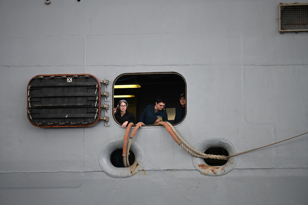 USS America Line Handlers