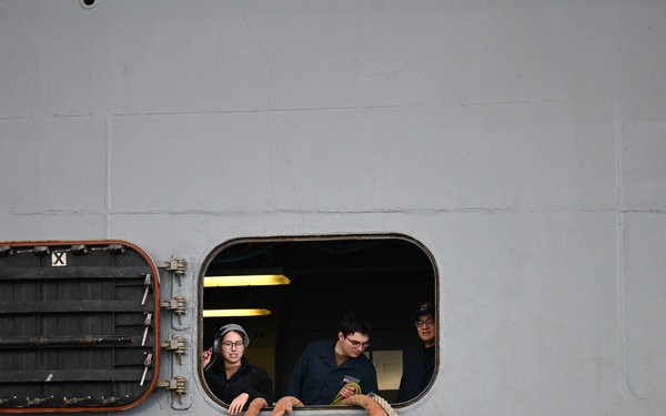 USS America Line Handlers