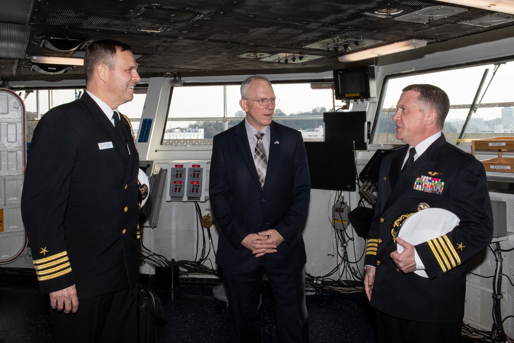 USS Ronald Reagan (CVN 76) welcomes Assistant Secretary of the Navy