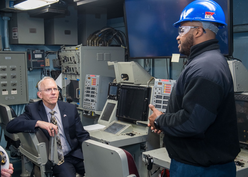 USS Ronald Reagan (CVN 76) welcomes Assistant Secretary of the Navy