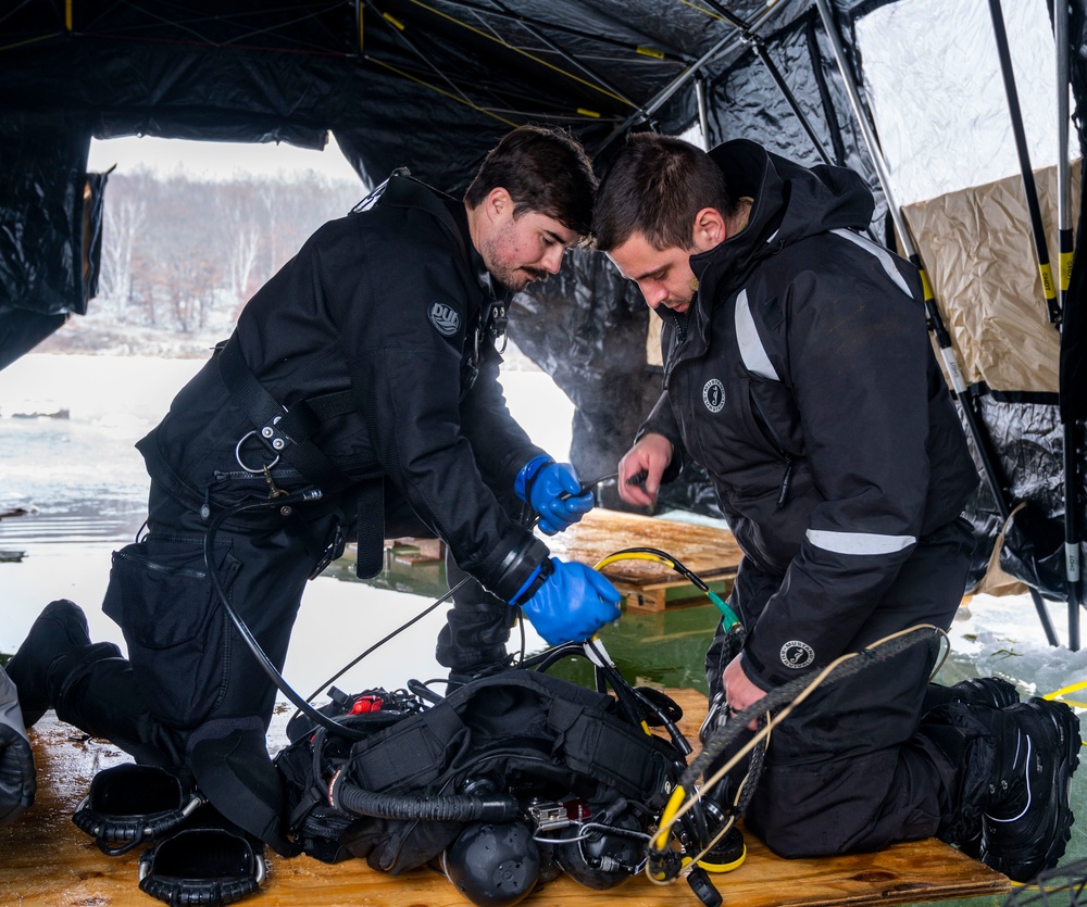 Navy Explosive Ordnance Disposal Hosts Arctic Training Exercise Snow Crab Ex 24-1