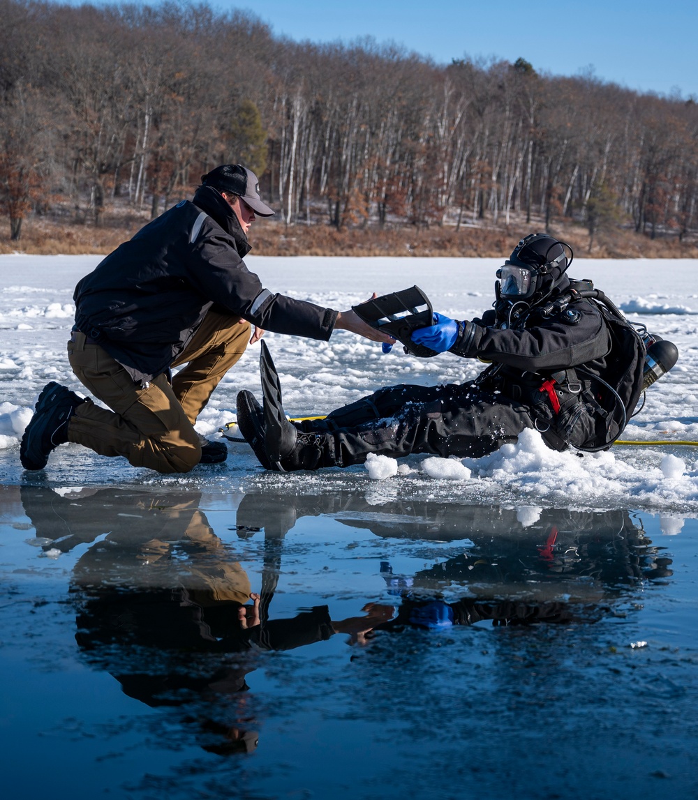 Navy Explosive Ordnance Disposal Hosts Arctic Training Exercise Snow Crab Ex 24-1