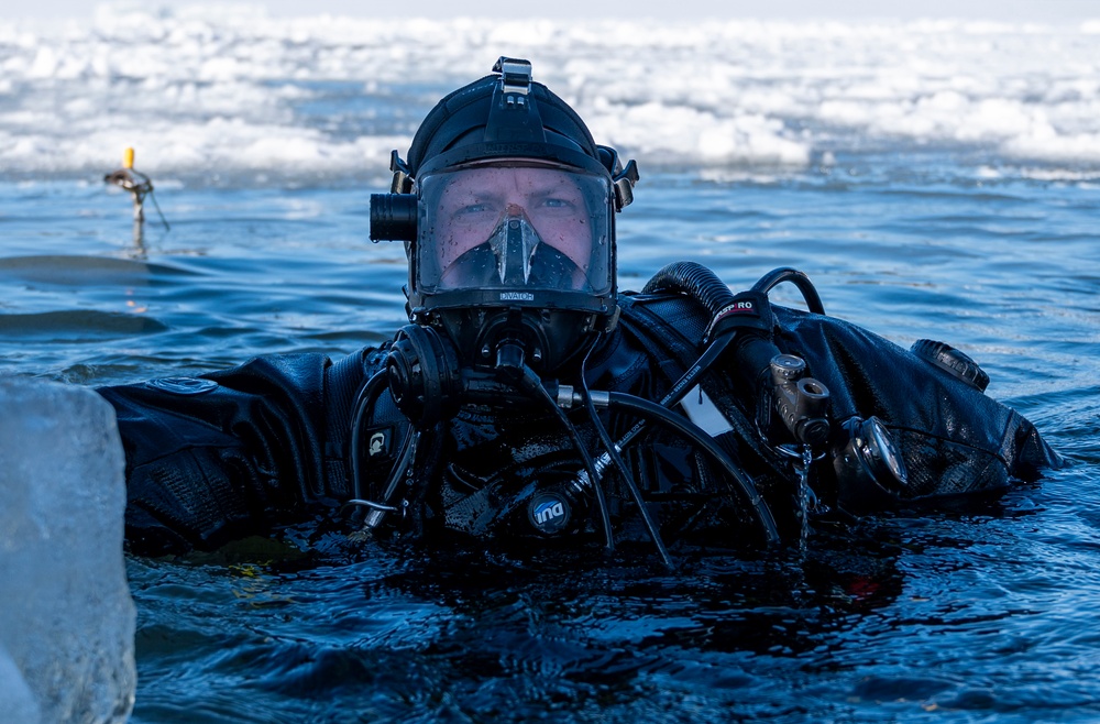 Navy Explosive Ordnance Disposal Hosts Arctic Training Exercise Snow Crab Ex 24-1