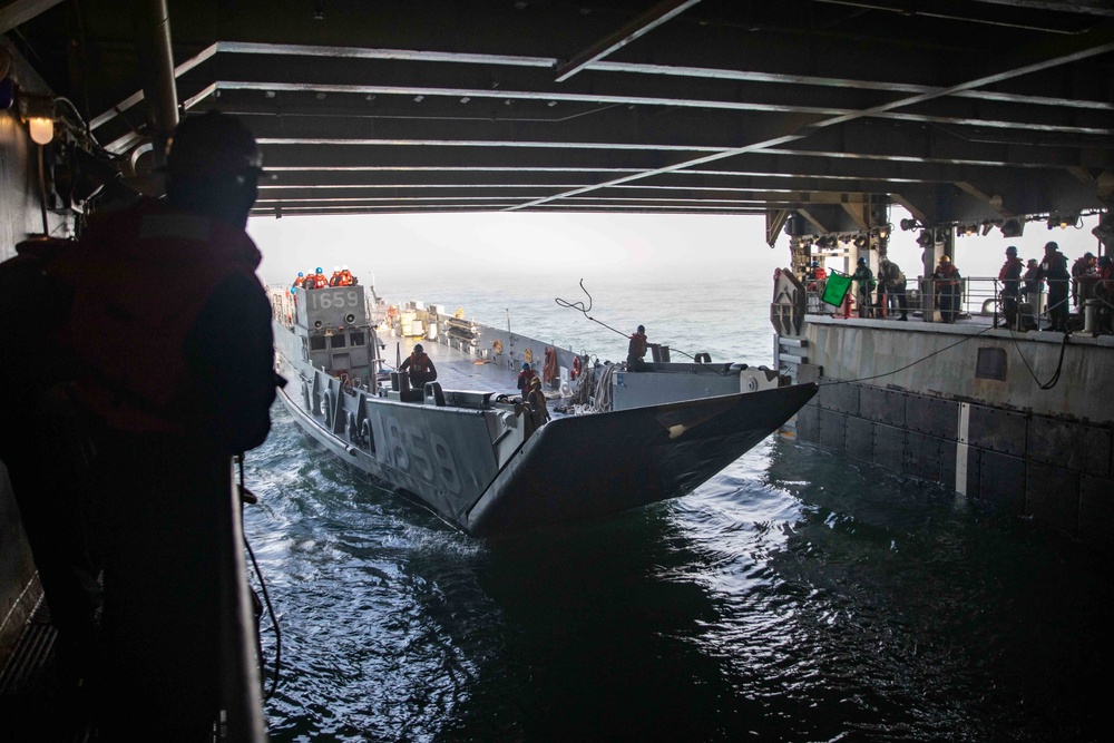 USS Gunston Hall (LSD 44) Conducts Well Deck Operations