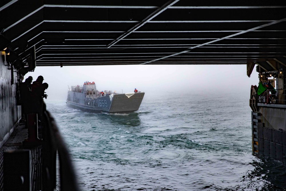 USS Gunston Hall (LSD 44) Conducts Well Deck Operations