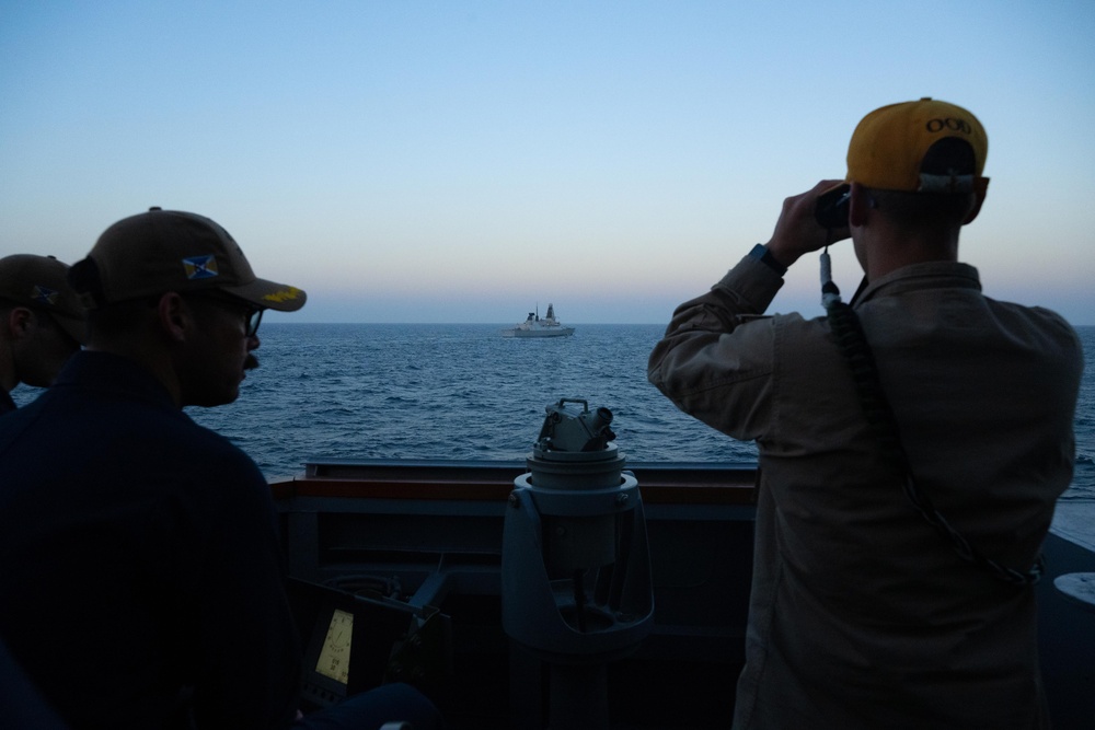 USS Mason Sails Alongside HMS Diamond During a Passenger Transfer in the Red Sea