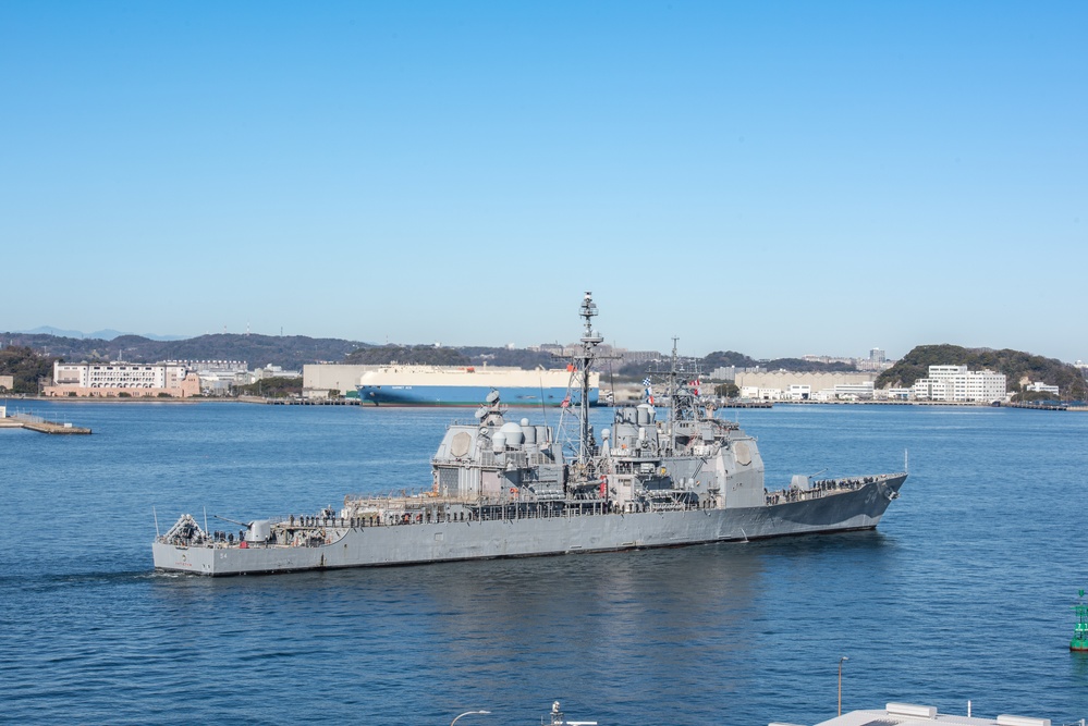 DVIDS - Images - USS Antietam Departure [Image 2 of 3]