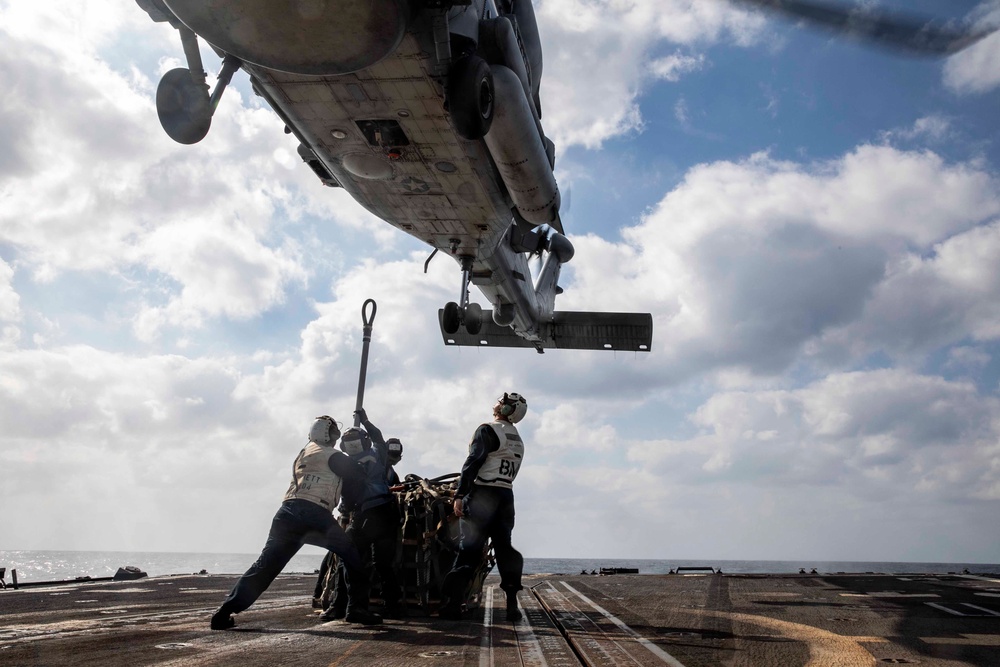 Sterett Sailors Conduct Vertical Replenishment