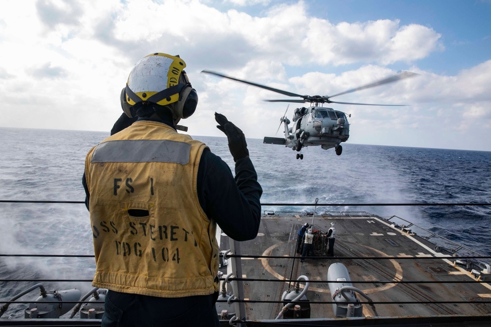 Sterett Sailors Conduct Vertical Replenishment