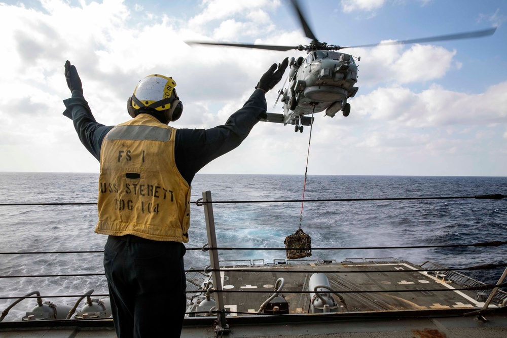 Sterett Sailors Conduct Vertical Replenishment