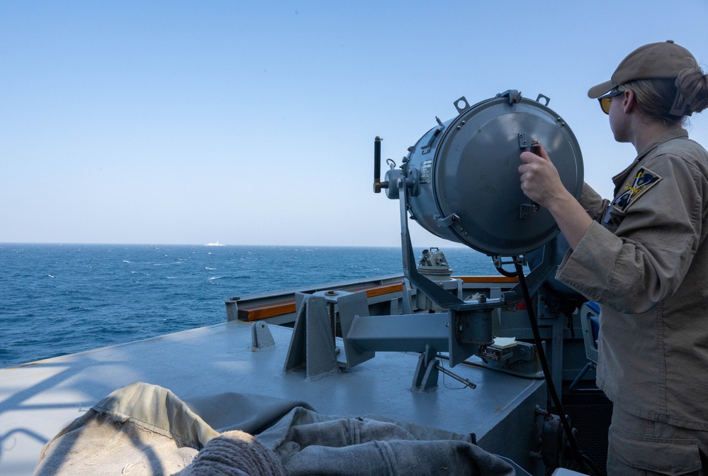 USS Mason, HMS Diamond transit the Red Sea in Support of Operation Prosperity Guardian