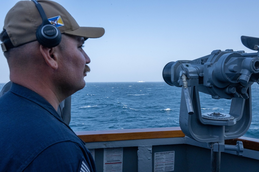 USS Mason, HMS Diamond transit the Red Sea in Support of Operation Prosperity Guardian