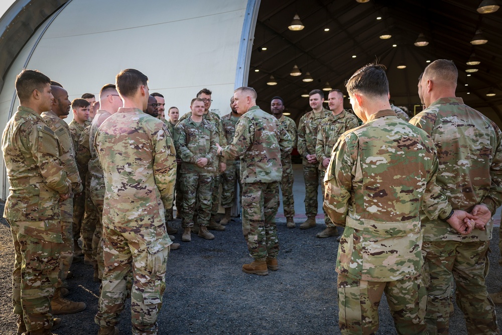 Lt.Gen. Frank Visits 82nd CAB