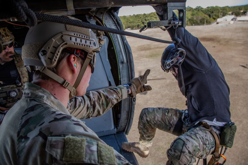 Helicopter Rope Suspension Technique and Casting Course