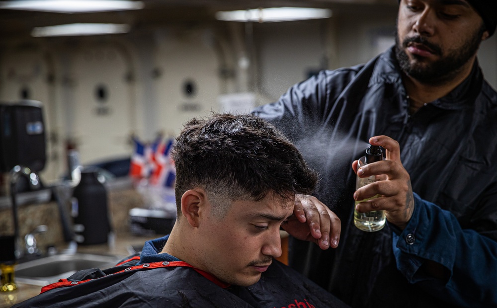 George Washington's barbershop gives haircuts to Sailors