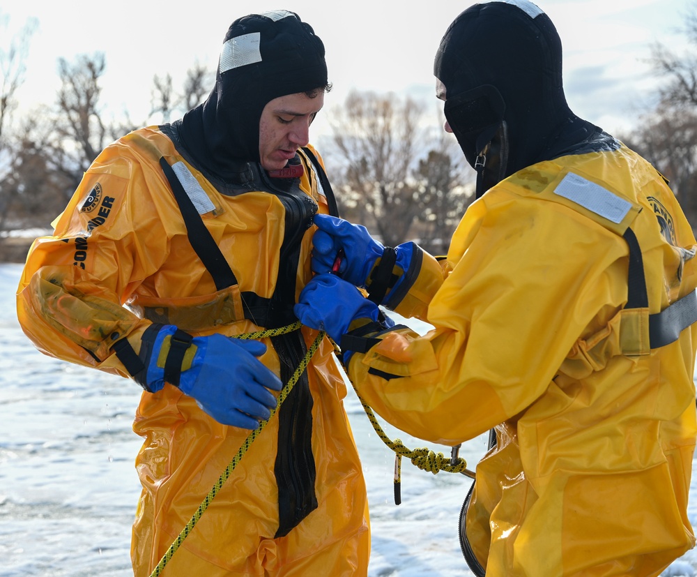 Warren FD Conducts Ice Rescue Course