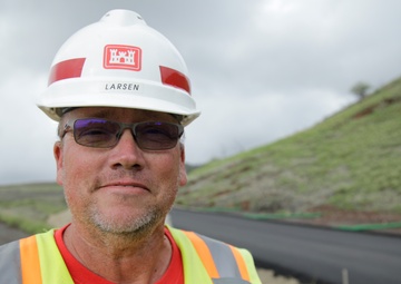 Hawaiʻi Wildfires responder saves mower operator from fire