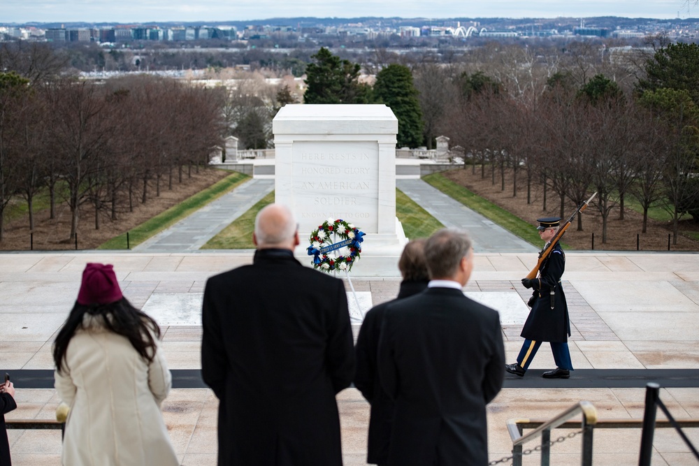 Oklahoma Civilian Aides to the Secretary of the Army Visit Arlington National Cemetery