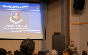 AETC command chief visits Team XL