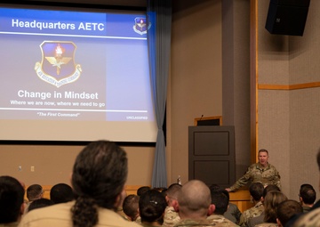 AETC command chief visits Team XL