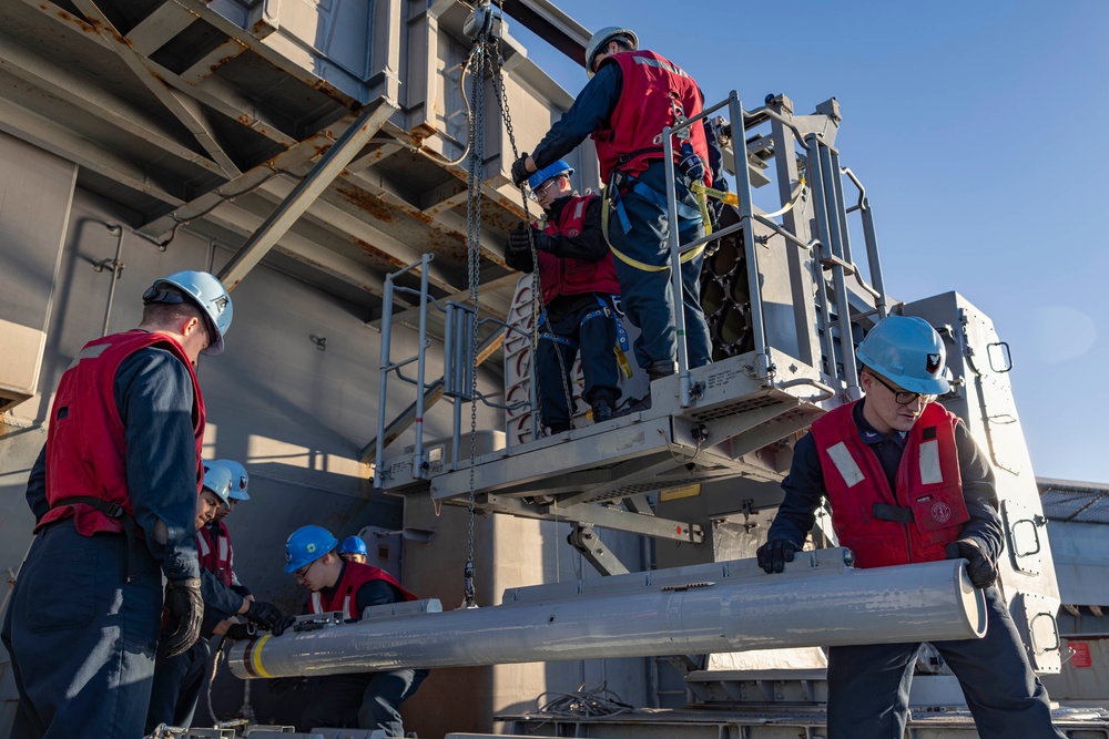 DVIDS - Images - Sailors load a rolling airframe missile launcher ...