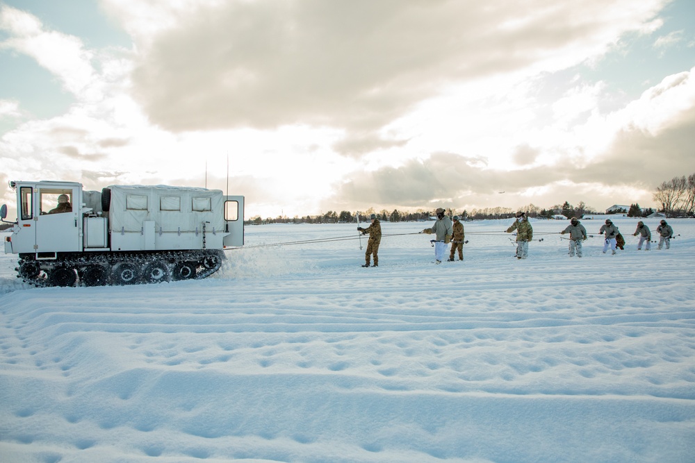 JGSDF and US Paratrooper Snowcat Ski Training, North Wind 24