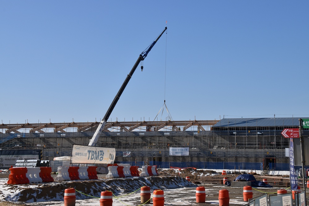 Army engineers construct vehicle maintenance facilities on Camp Humphreys, South Korea