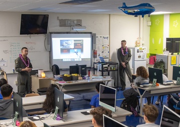 VMU-3 Visits Aliamanu Middle School