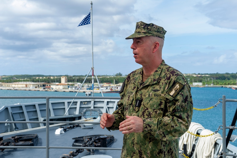 Adm. Bill Houston visits USS Frank Cable