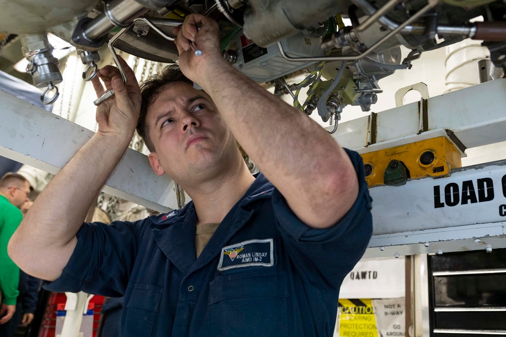 Sailors Conduct Maintenance Aboard USS Carl Vinson (CVN 70)