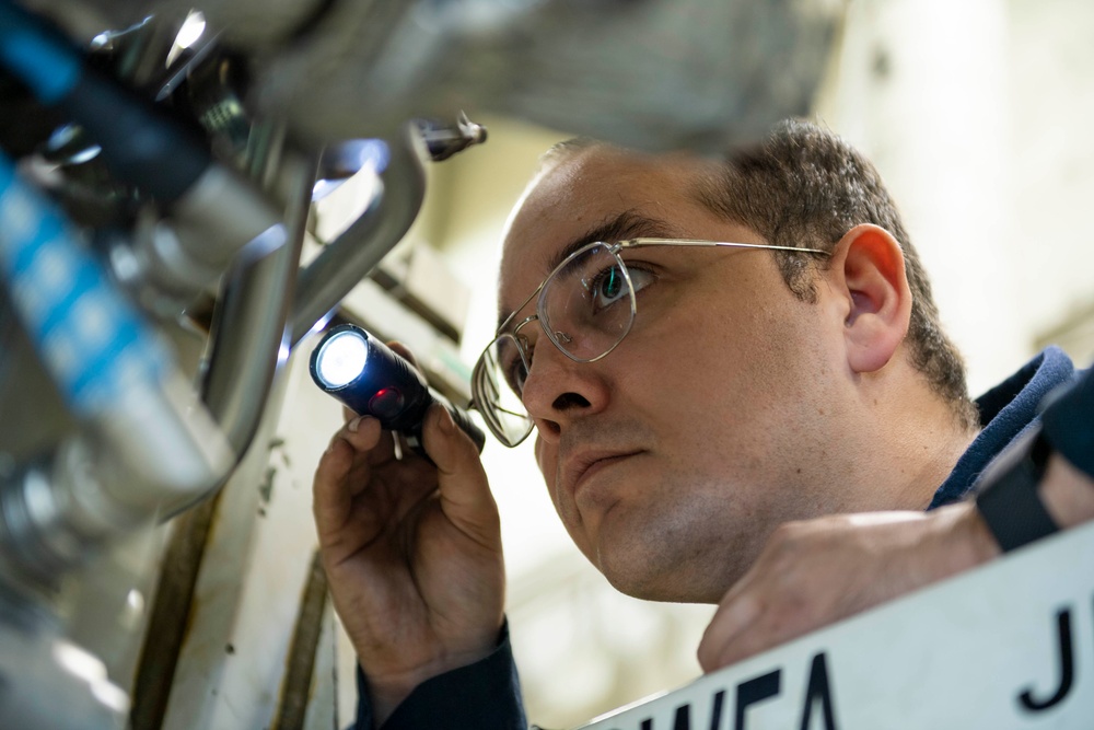 Sailors Conduct Maintenance Aboard USS Carl Vinson (CVN 70)