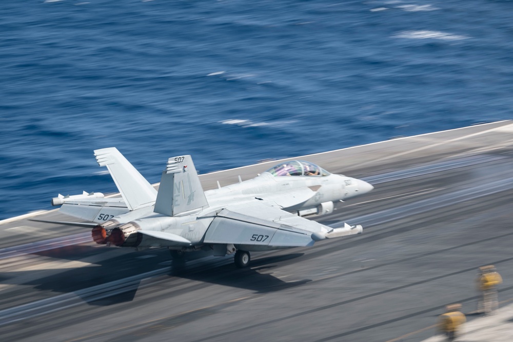 USS Carl Vinson (CVN 70) Conducts Flight Operations in the Philippine Sea