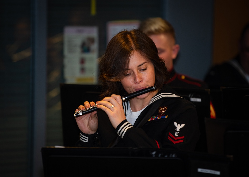 NAVEUR-NAVAF Band performs at Help Center for Ukrainians in Helsinki