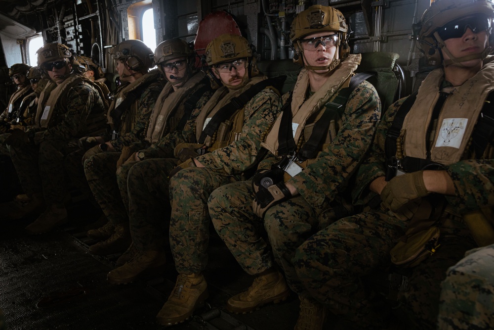 Battalion Landing Team 1/1 conducts boarding drill