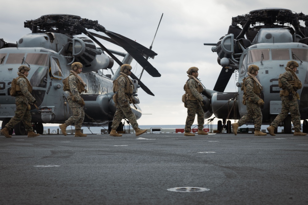 Battalion Landing Team 1/1 conducts boarding drill