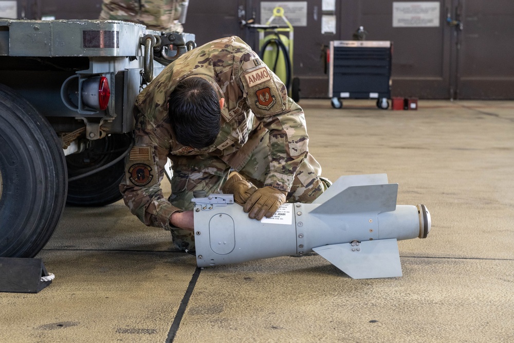 52nd MXG holds 4th quarter load competition