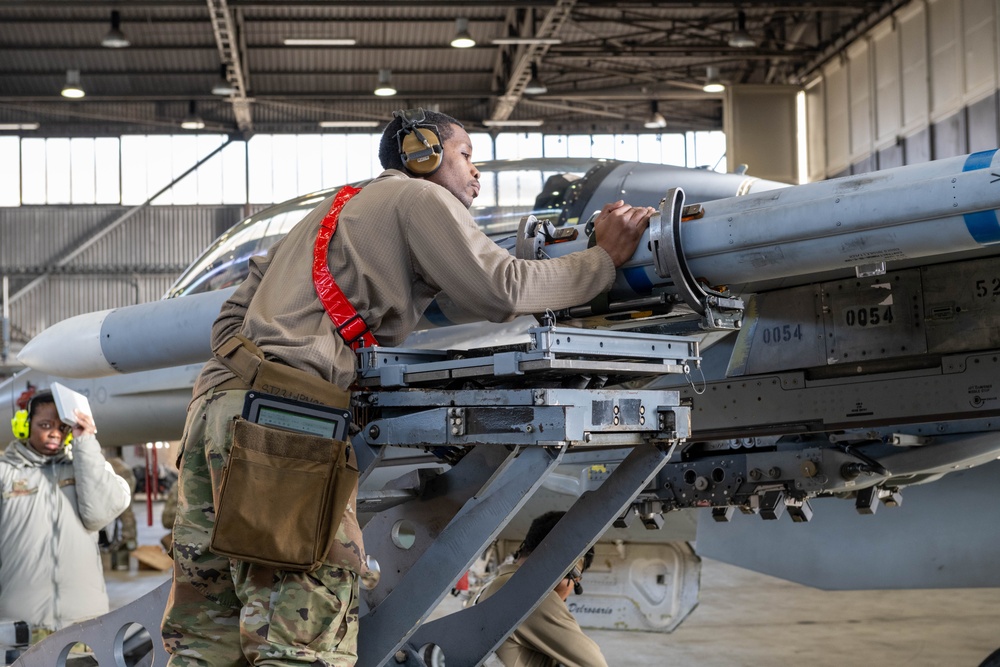 52nd MXG holds 4th quarter load competition