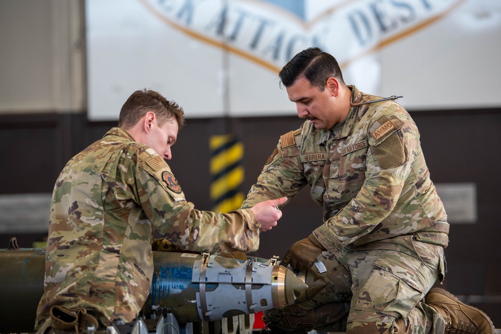 52nd MXG holds 4th quarter load competition