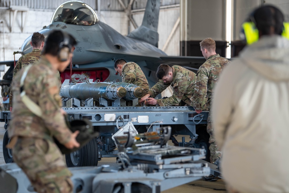 52nd MXG holds 4th quarter load competition