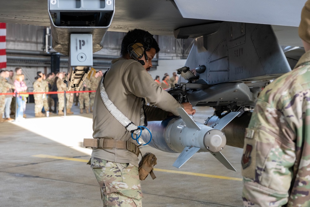 DVIDS - Images - 52nd MXG holds 4th quarter load competition [Image 6 of 7]