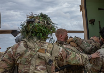 Paratroopers train on aeromedical evacuations, build airborne capabilities