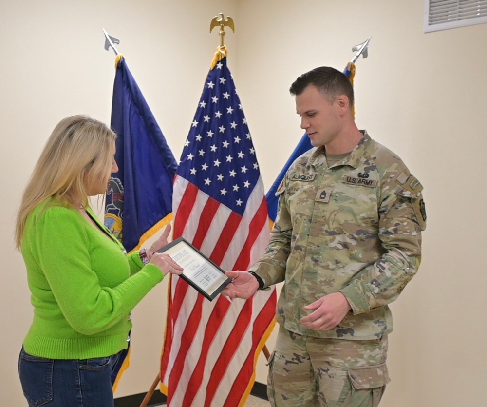 Soldier awarded for volunteer work