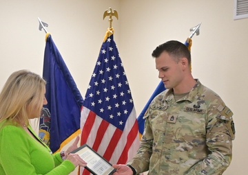 Soldier awarded for volunteer work
