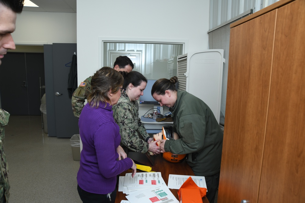 Active-duty medical personnel train together for Advanced Trauma Life Support course