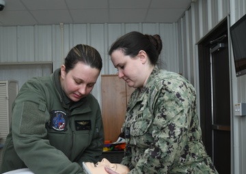 Active-duty medical personnel train together for Advanced Trauma Life Support course