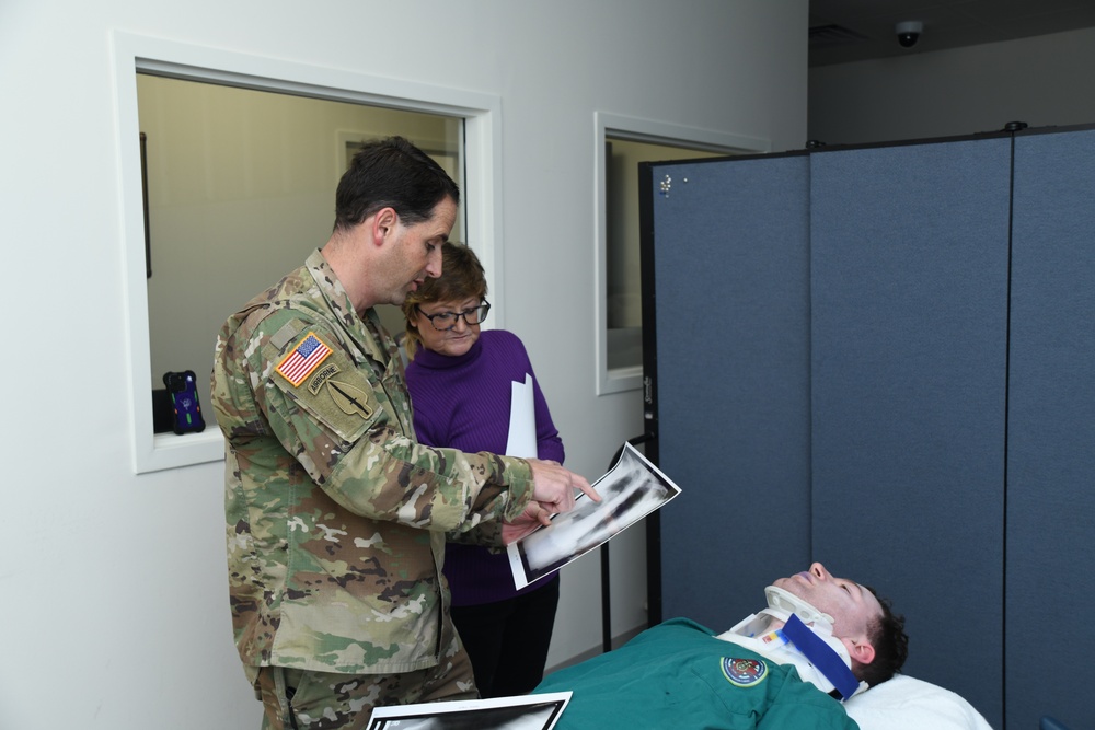 Active-duty medical personnel train together for Advanced Trauma Life Support course