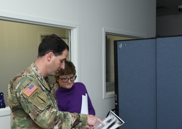 Active-duty medical personnel train together for Advanced Trauma Life Support course